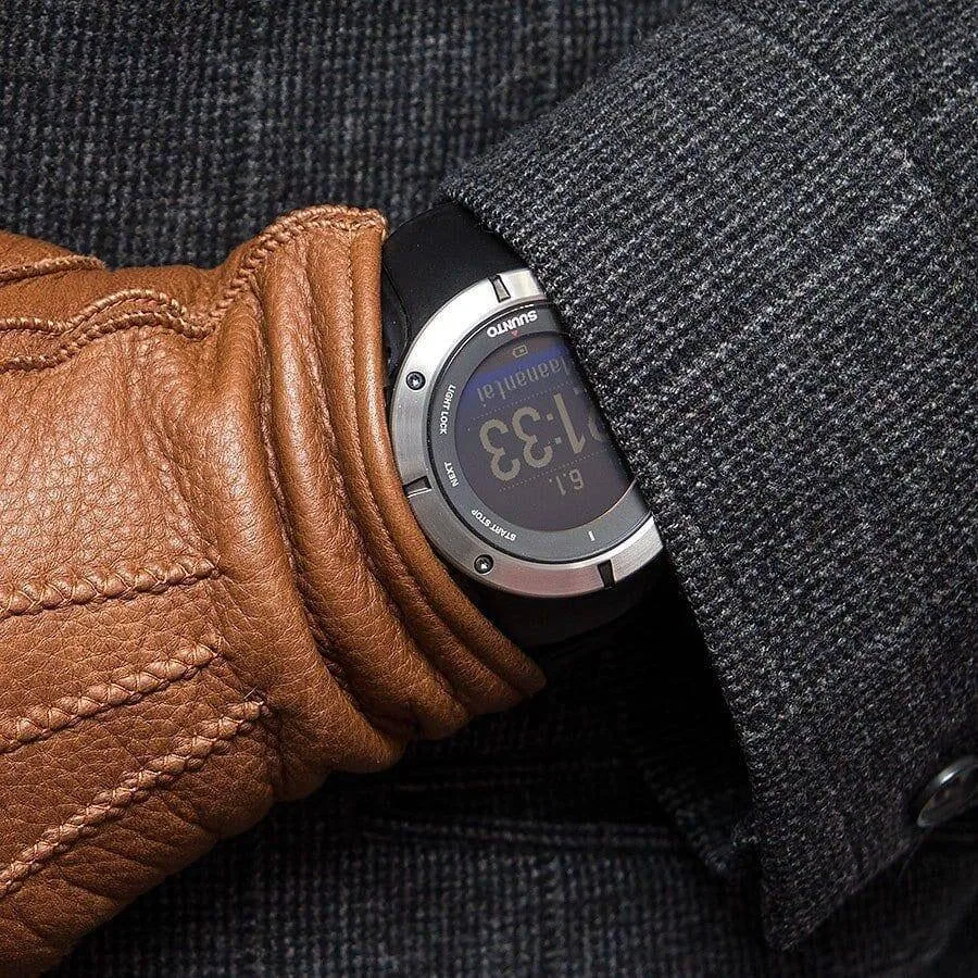 Suunto Ambit2 Sapphire sopii myös edustamiseen mainiosti.