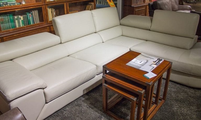 Unelmien nahkasohvaa etsimässä