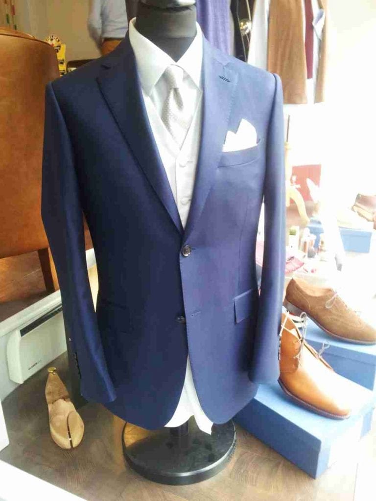 Ensivilkaisu Herrainpukimon mittapukuihin