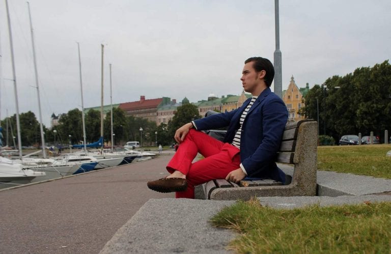 Mikä niissä punaisissa housuissa oikein on?