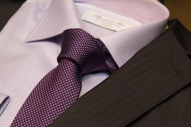 Koiso pukee miehen työhön