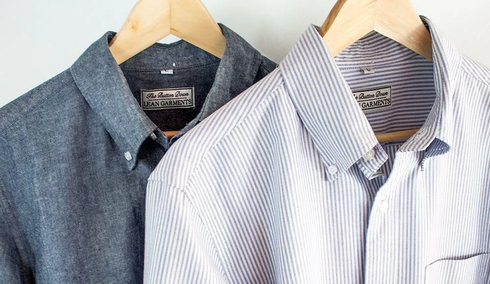 Lean Garmentsin button down 2.0 toteutetaan kahdella eri kankaalla; chambray (vasen) ja university stripe.