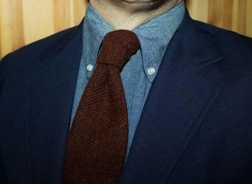 Chambray-kangas sopii erinomaisesti nappikauluspaitaan.