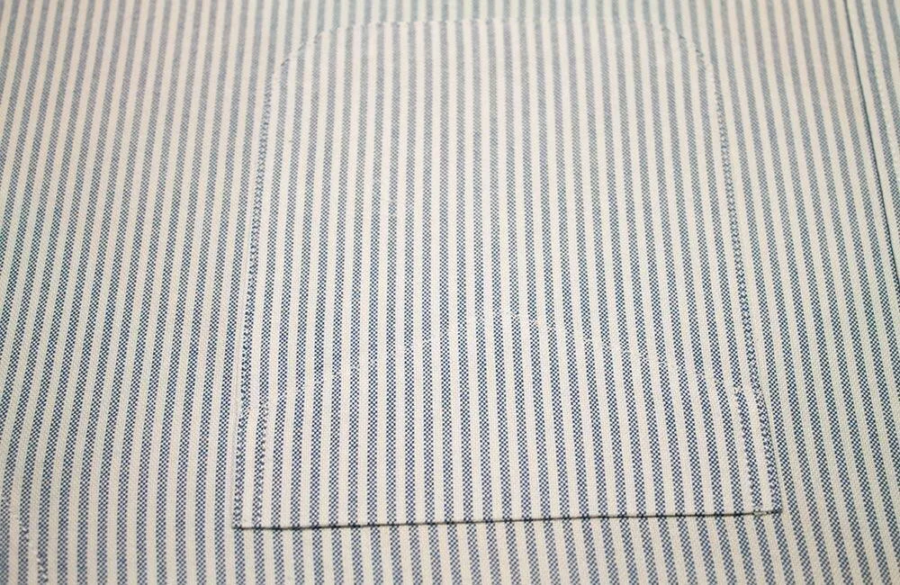 Lean Garmentsin university stripe -paidan taskun kohdistus on kohdallaan.