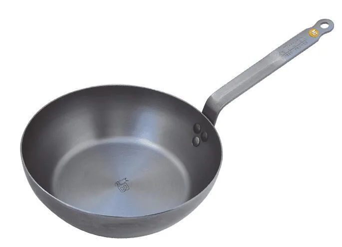 de Buyer -maalaispannu, josta ei liukene pinnoitetta ruokaan.