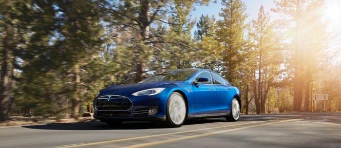 Tesla tuo uuden Model S 70D -mallin markkinoille