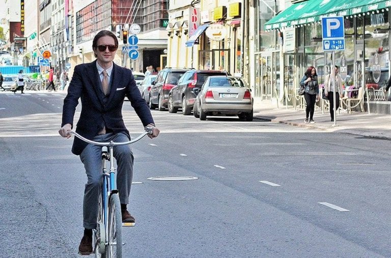 Tyylillä satulaan – Pukupyöräilypäivä perjantaina 22.5.