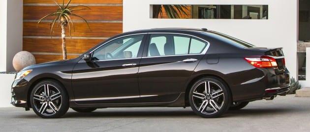 Honda Accord 2016 näyttää hyvältä ulkoa ja sisältä löytyy Apple CarPlay ja Android Auto