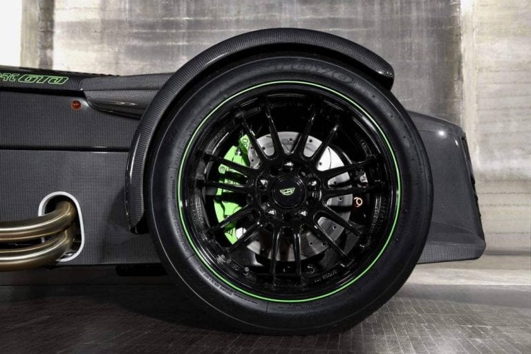 Donkervoort D8 GTO Bare Naked Carbon Edition – miehekäs ratarassi ilman kompromissejä