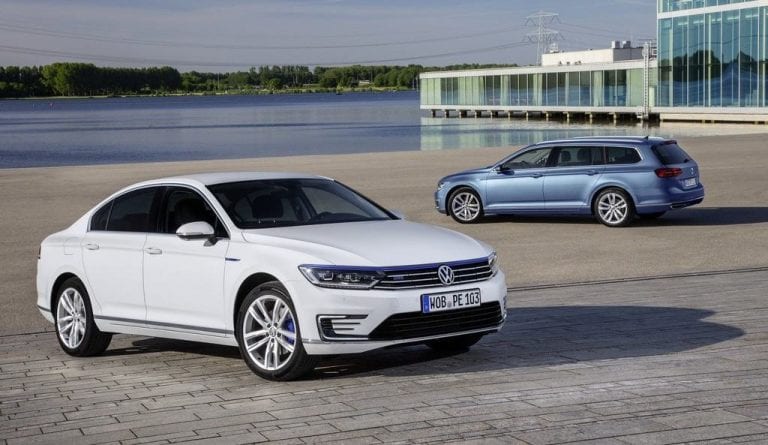 Volkswagen Passat GTE on kohta täällä – porrasperäisenä ja farkkuna