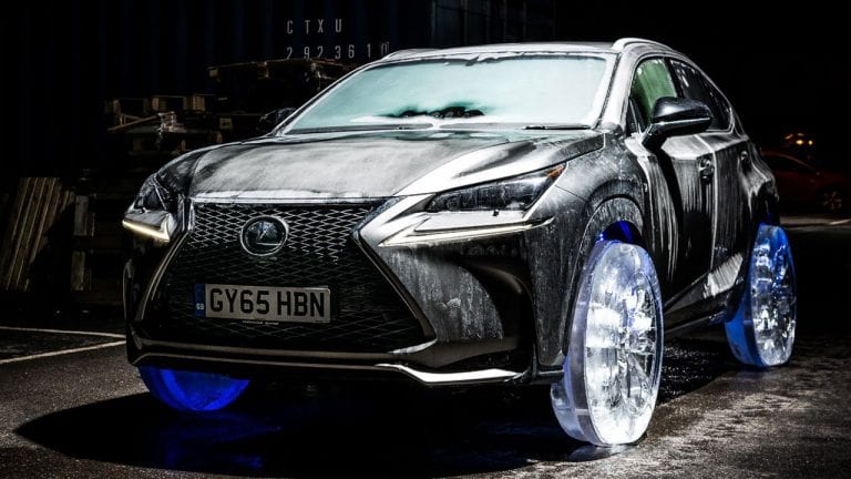 Lexus laittoi katumaasturinsa alle jäätävät pyörät – sananmukaisesti