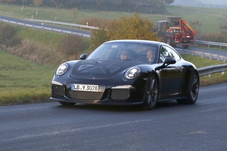 Porsche esittelee Genevessä manuaalivaihteisen hardcore-911:n
