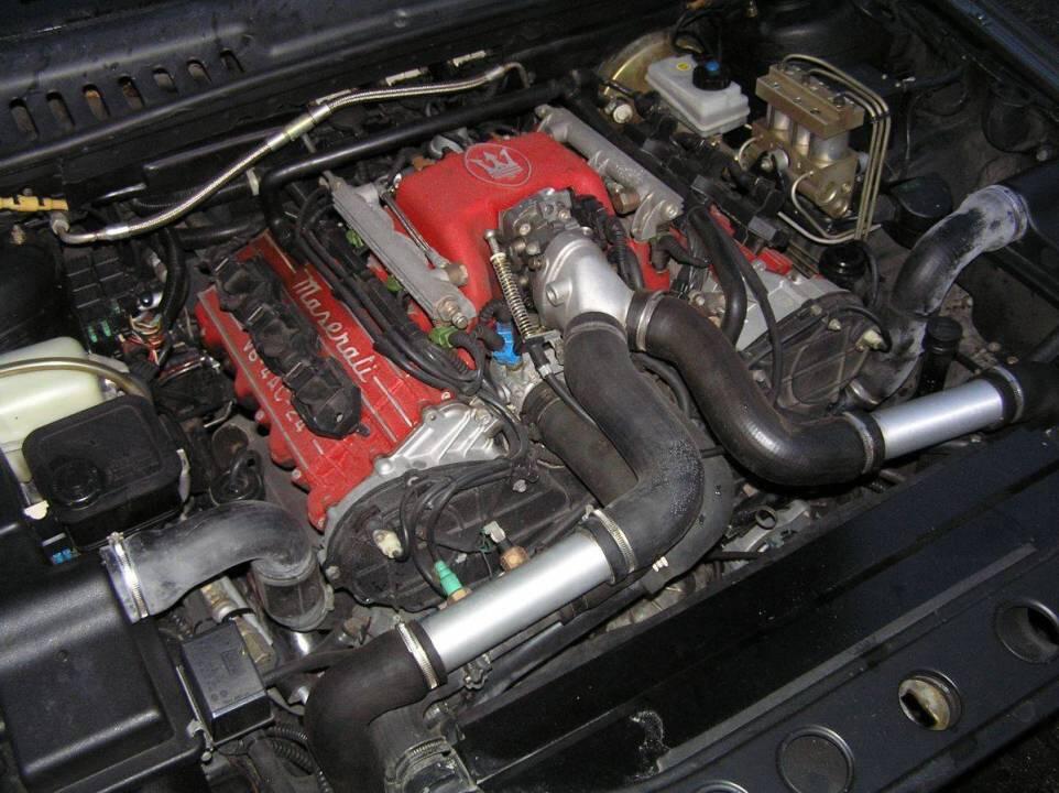 V6 ja kaksi turboa kurittaa kardaania siihen malliin, että ohi pääsee mistä vaan milloin vaan. Tässä koneessa on asennetta! KUVA: Joose Luukkanen