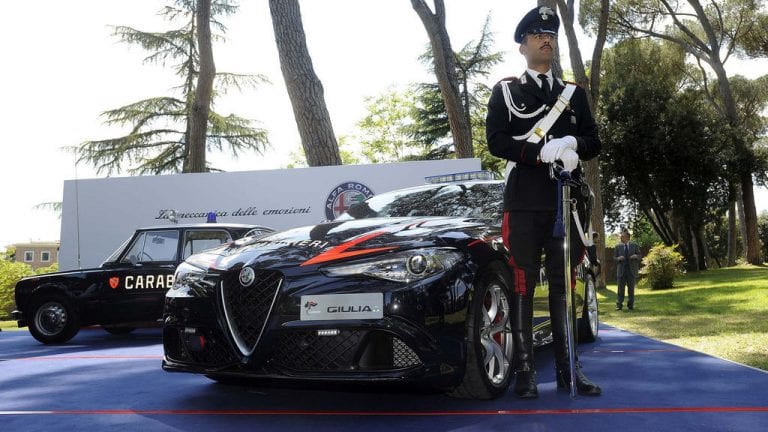 Tässä on Italian poliisin uusi menopeli – 510-heppaista Alfaa ei pääse ihan helpolla karkuun