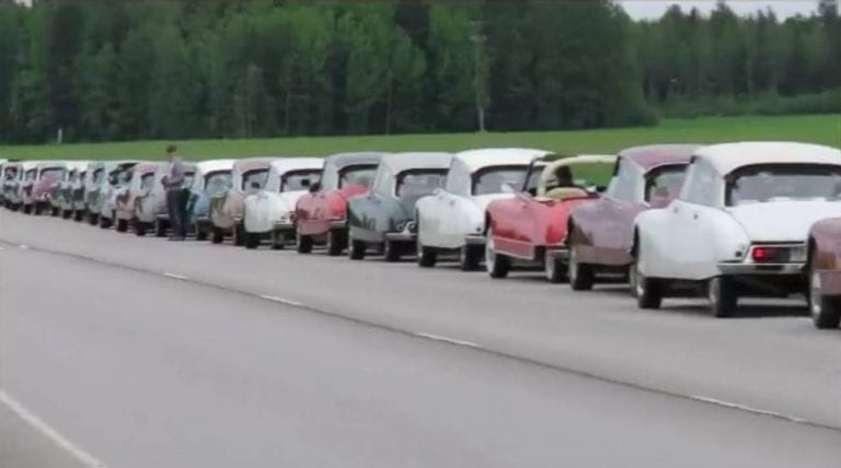 Kuutisenkymmentä Citroen DS:ää juhlisti mallin Suomeen tulon 60-vuotispäivää