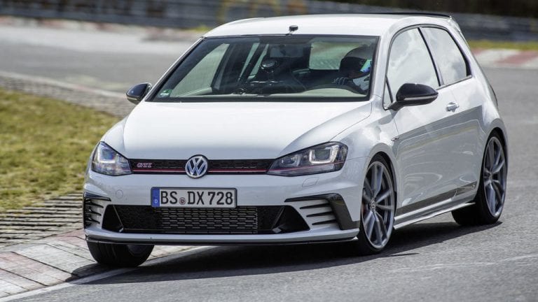 Maailman nopein etuvetoinen tuotantoauto Nürburgringin Nordschleifella on Volkkari!