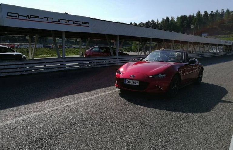 Mazda MX-5 koeajossa Ahvenistolla