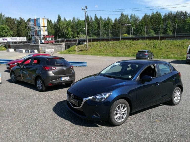 Autokauppa käy, kiitos autoveron alentamisen ja veronalennus tuo myös lisää veroeuroja valtion kassaan – yllätys?