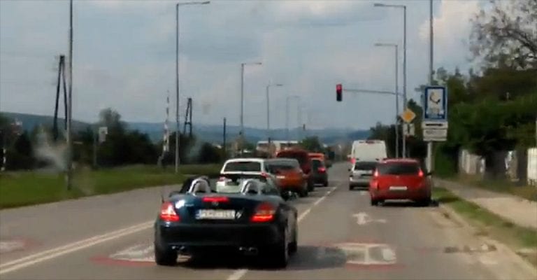 Mersumies ei päästänyt ambulanssia edelleen vaan käytti sitä hyväkseen