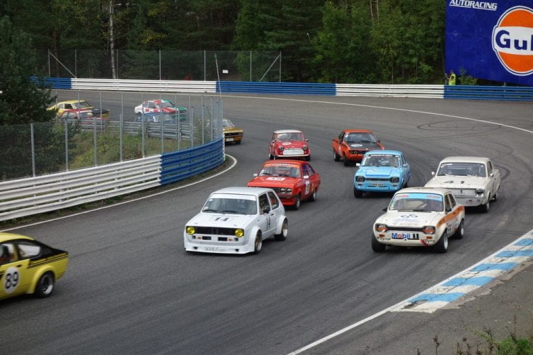 Vanhojen kilpurien ratakausi huipentui Ahveniston Historic Grand Raceen