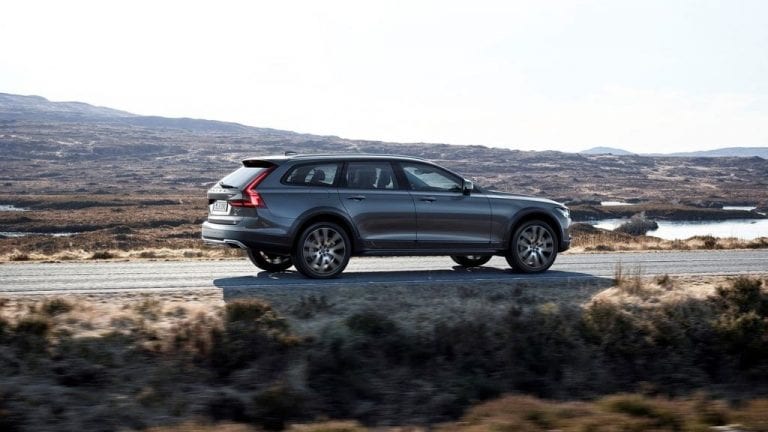 Volvon murtomaaperinteet saavat jatkoa – tässä on upouusi V90 Cross Country
