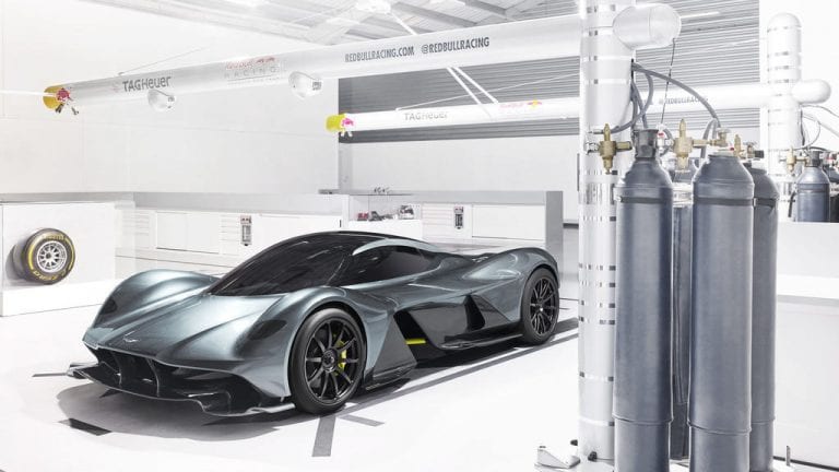 Aston Martinin uusi hyperauto kiihtyy 10 sekunnissa 320 km/h:n nopeuteen