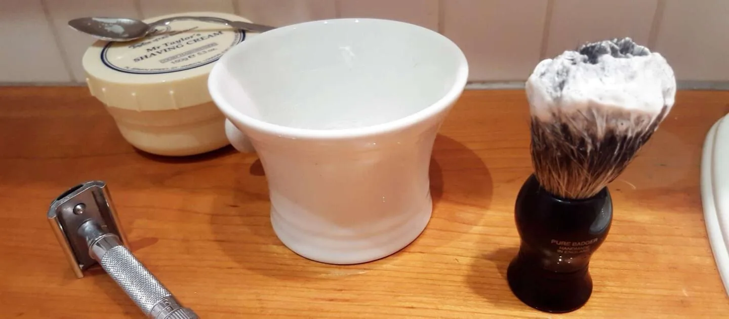 Vaahdotettu partakreemi