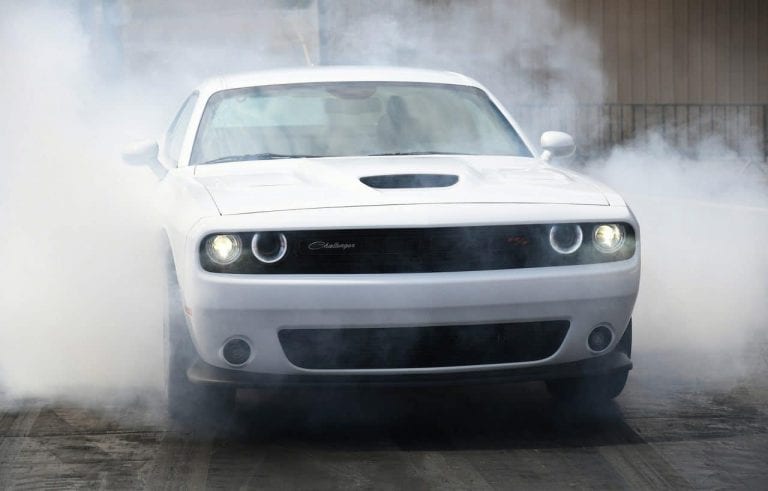 Dodge esitteli uuden version Challengerista – auton pitäisi olla maailman nopein vapaasti hengittävä tuotantomuskeli