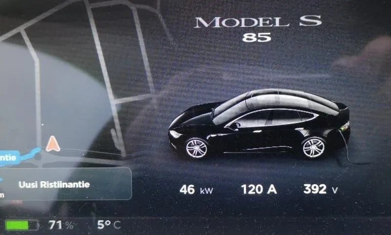 Jokamies-Tesla-nollakelissä-CHAdeMO-hidas