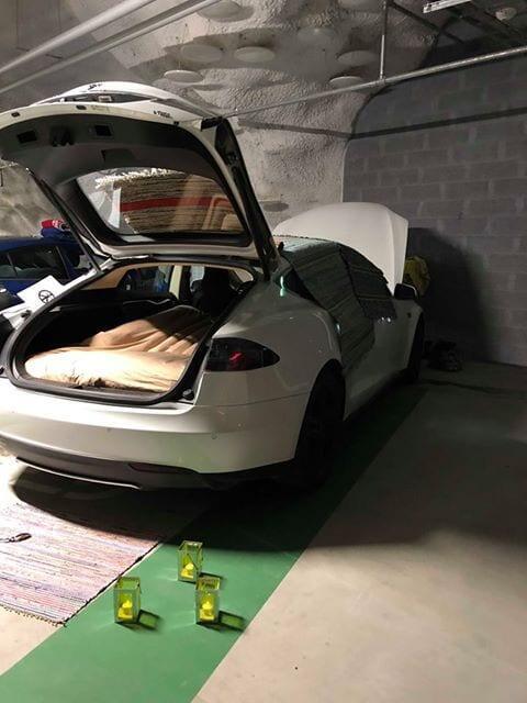 Sähköautojen yö Redi - Valkoinen Tesla