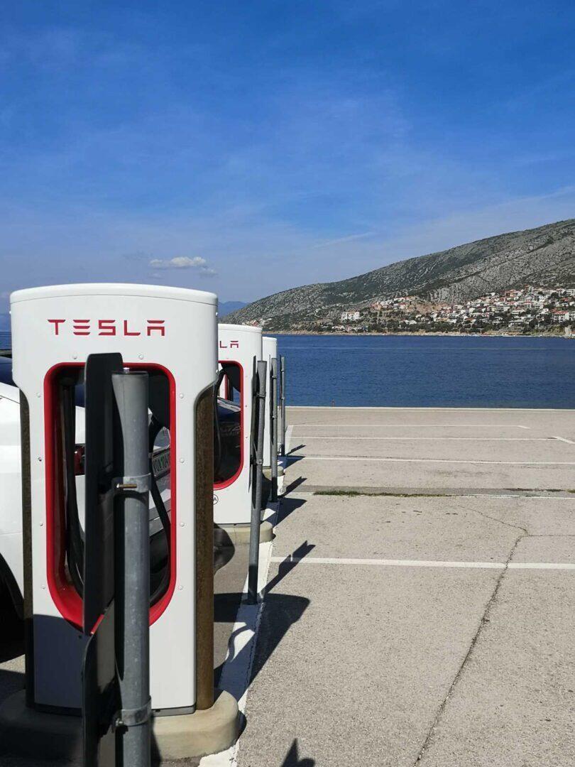 Sähköautolla Italiaan - Supercharger Kroatiassa