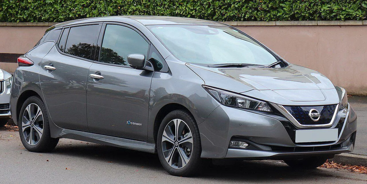 1280px-2019_Nissan_Leaf_N-Connecta