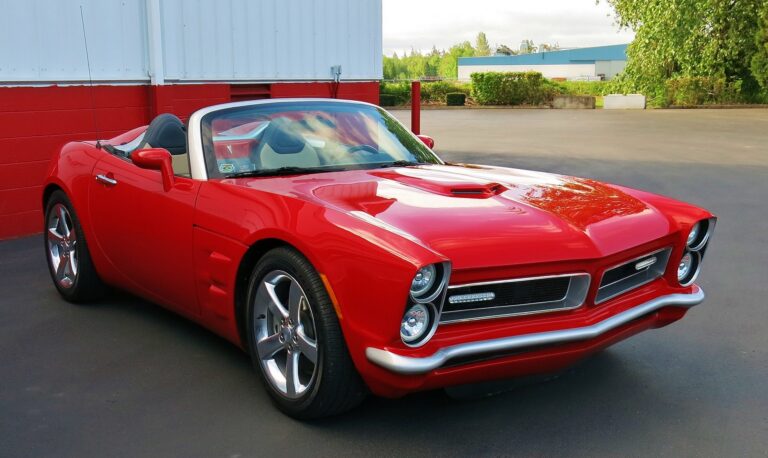 Tältä näyttää kahden eri aikakauden Pontiac