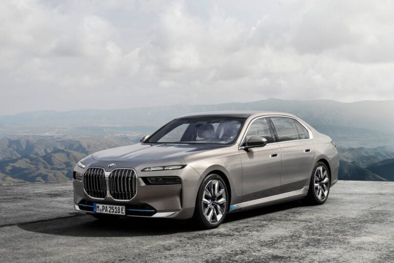 Ympäristötietoisen valtionpäämiehen valinta – BMW tekee panssaroidun version täyssähköisestä i7:stä