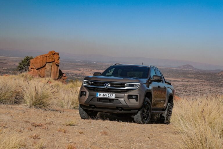 VW esitteli uuden Amarokin – pick-upin pellin alle saa jatkossakin kolmilitraisen TDI:n