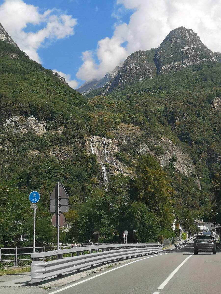 Sähköautolla Italiaan osa 13 - Sveitsin solat - Alpit näkyy