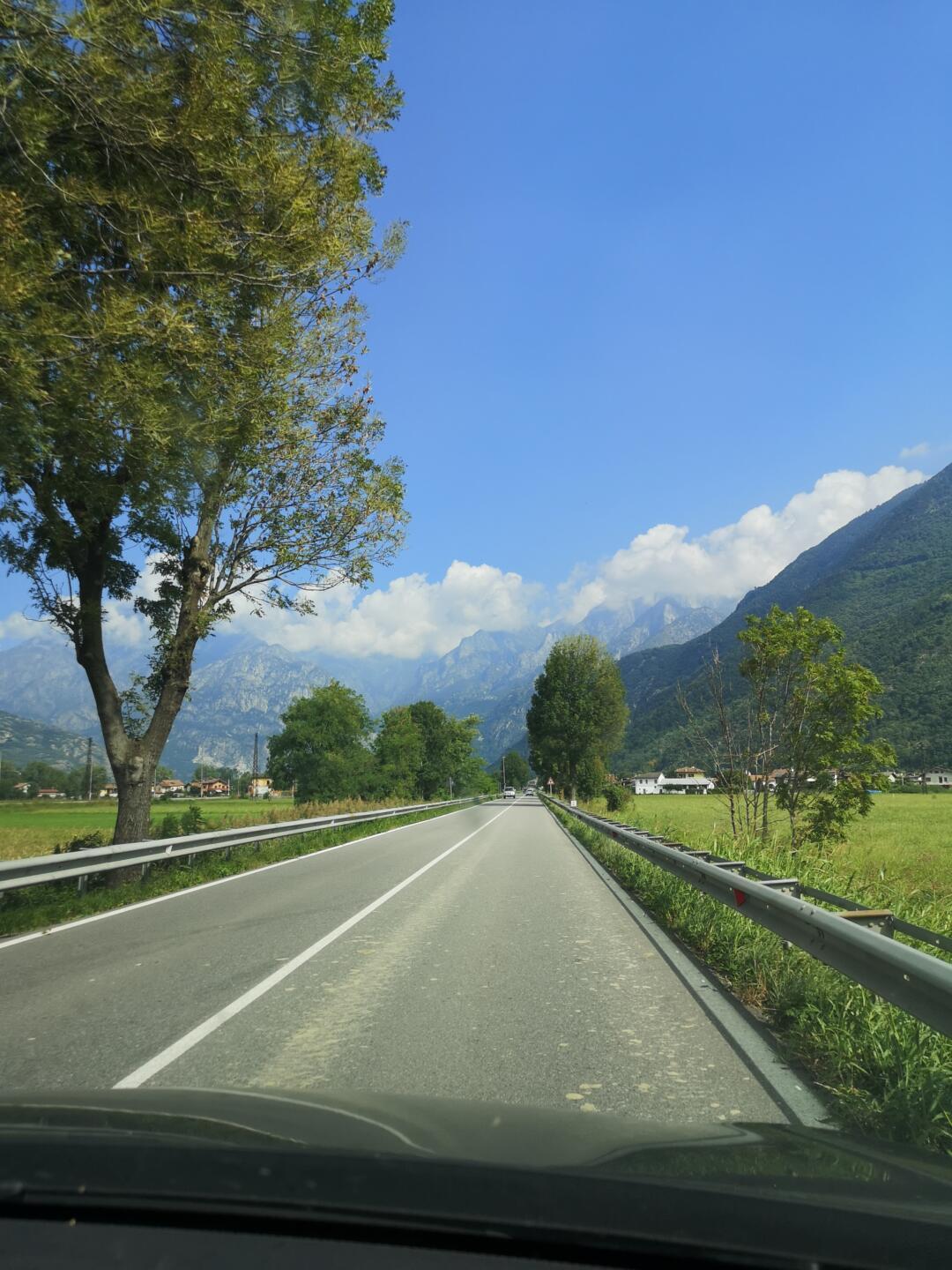 Sähköautolla Italiaan osa 13 - Sveitsin solat - Italia