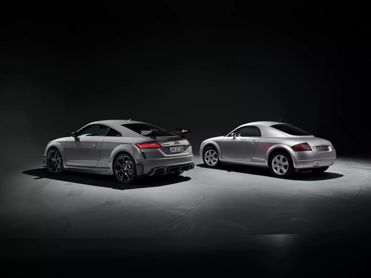 Audi TT RS ja ensimmäinen TT-konseptiauto