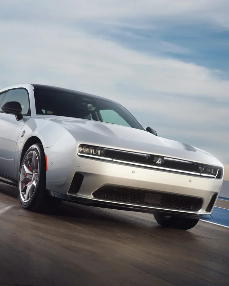 Huhumylly kiihtyy – uusi Dodge Charger on saamassa Hellcat-veekasin mallivuodelle 2028