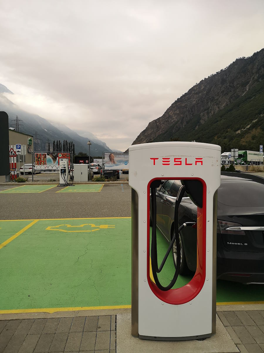 Ilmainen supercharger-lataus Sveitsissä
