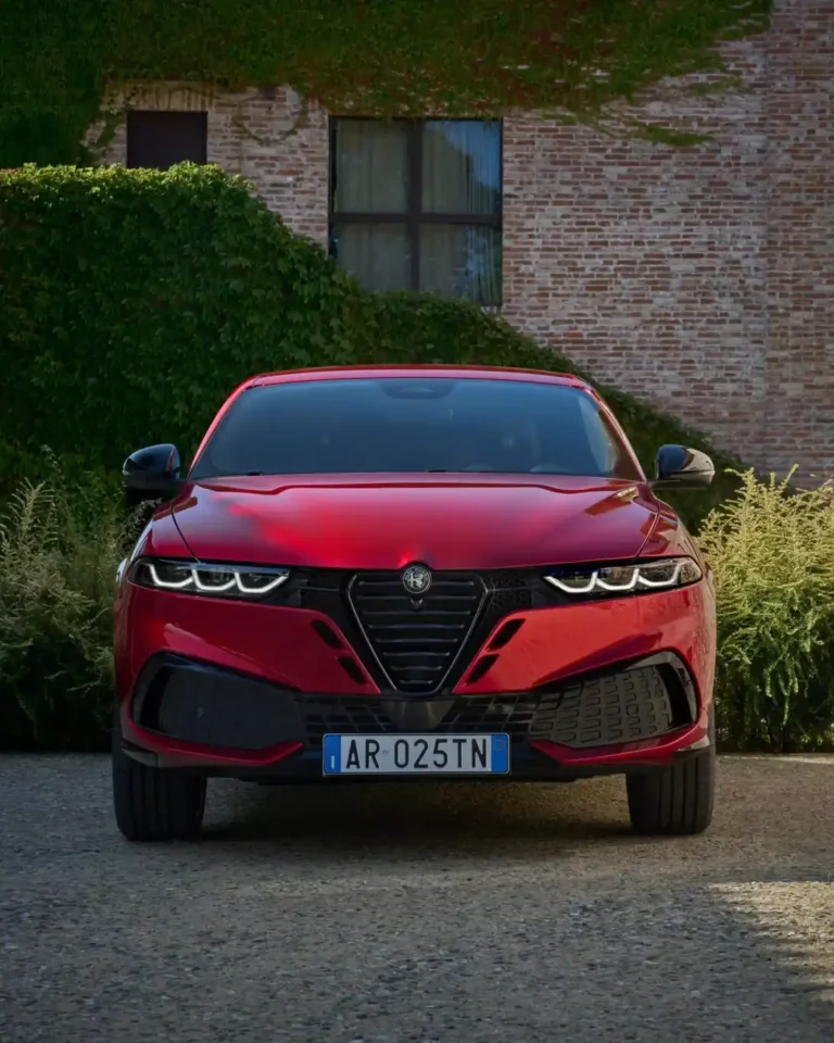 Alfa Romeo Tonale sai hillityn faceliftin – myös tekniikkaa päivitettiin kevyesti