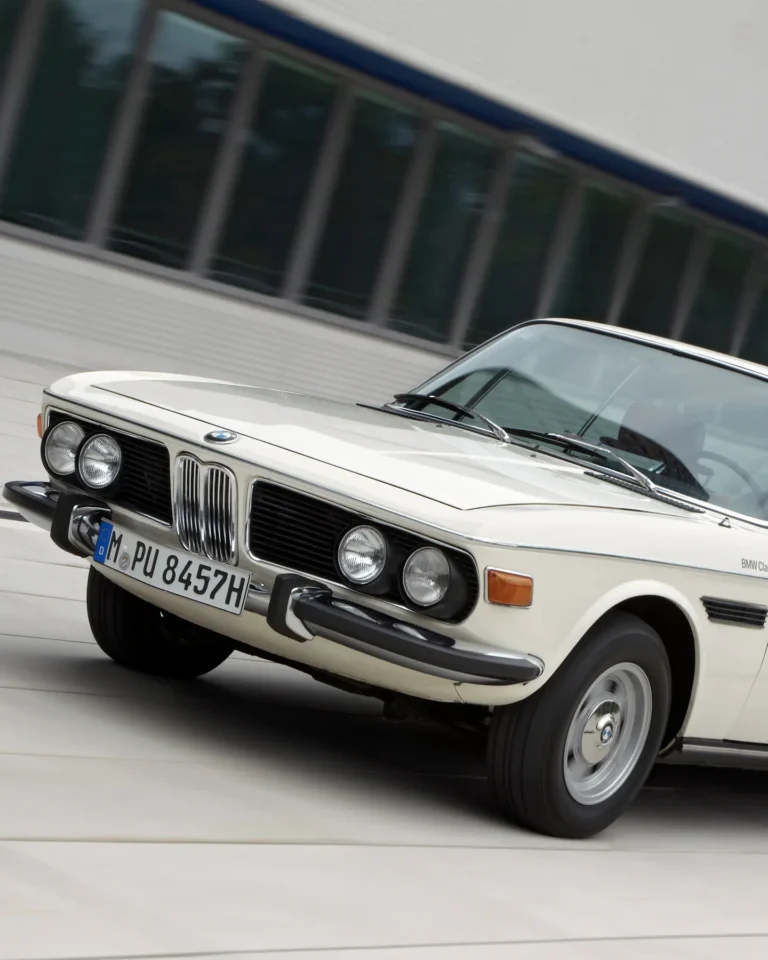 Kun rumasta ankanpoikasesta kasvoi joutsen – BMW E9 on yksi autohistorian onnistuneimpia faceliftejä