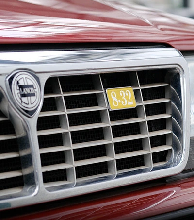 Tämä auto on kaikkien aikojen huomaamattomin ”Ferrari” – Lancia Thema 8·32:ta vauhditti veekasi suoraan Maranellosta