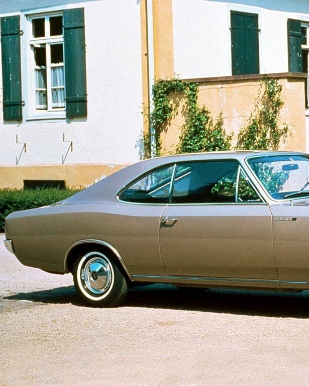Ei vain asiallisia perheautoja – nämä coupét kuuluvat Opelin historian kauneimpiin
