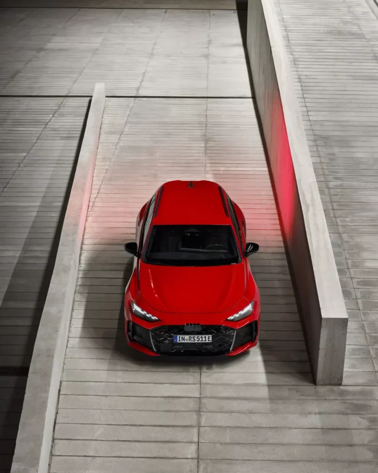 Tästä ei Audi enää vihaisemman näköiseksi muutu – uudessa RS 5:ssä on 639-heppainen pistokehybridivoimalinja ja muhkea paino