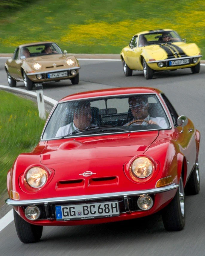 Köyhän miehen Corvette vai aito urheiluauto – Opel GT antoi vitamiiniruiskeen valmistajansa imagolle