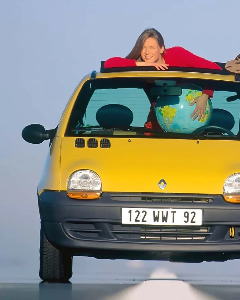 Renault Twingo mullisti pikkuautoluokan 1990-luvun alussa – tila-automaiseen tyyliin otettiin mallia jopa Puolasta