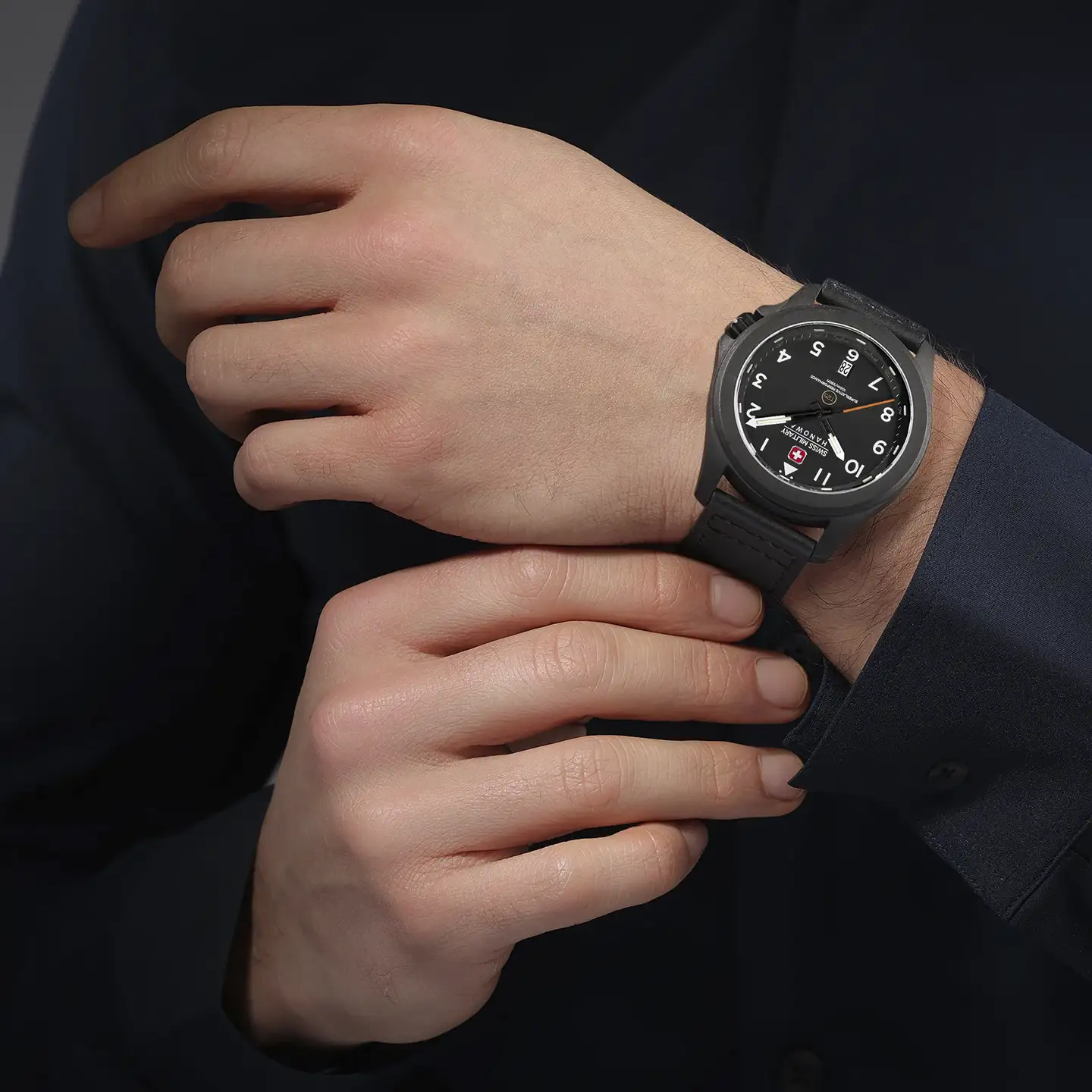 Swiss Military Hanowa Fieldmaster Tritium ranteessa.