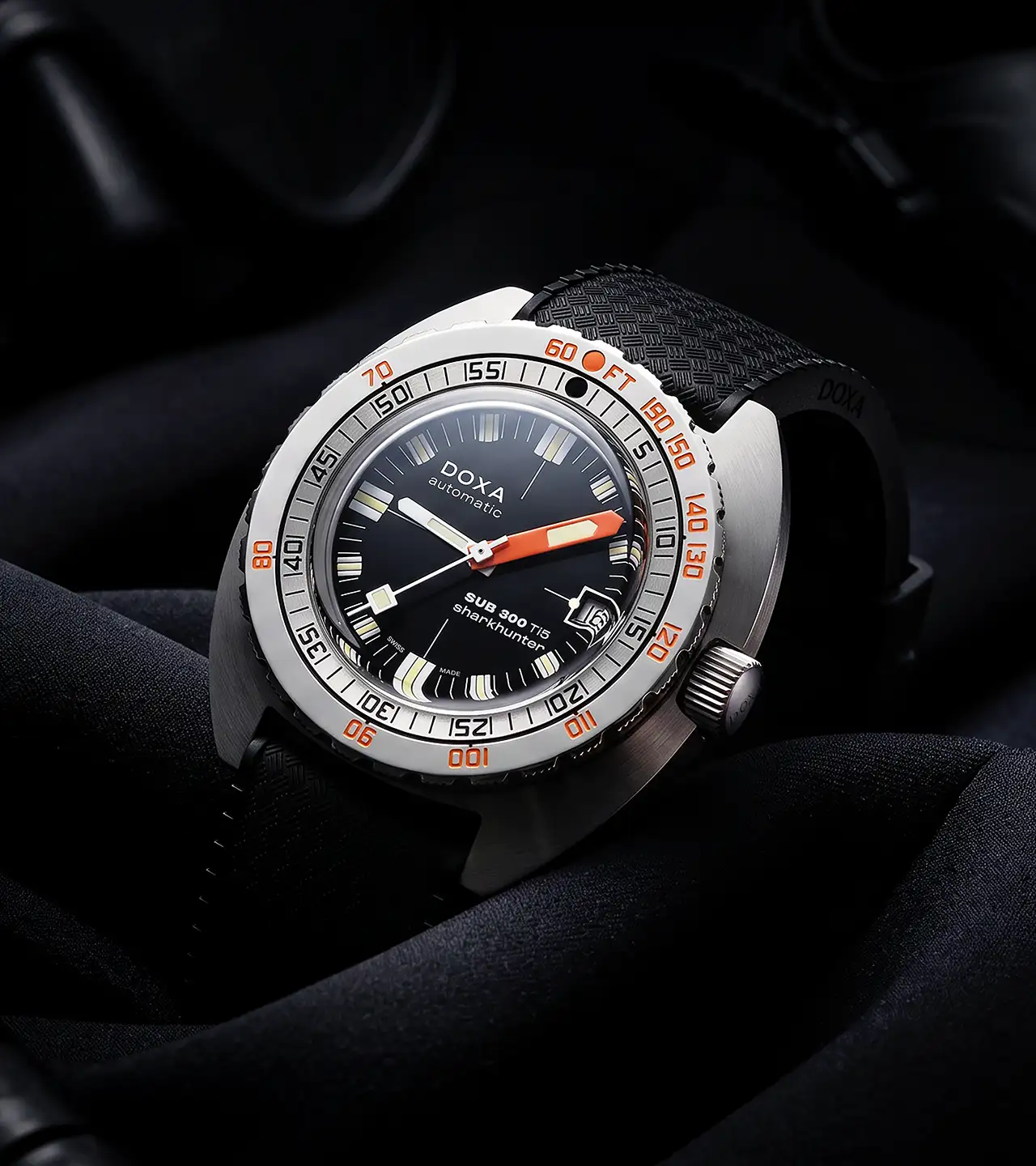 DOXA SUB 300 Ti5 Sharkhunter