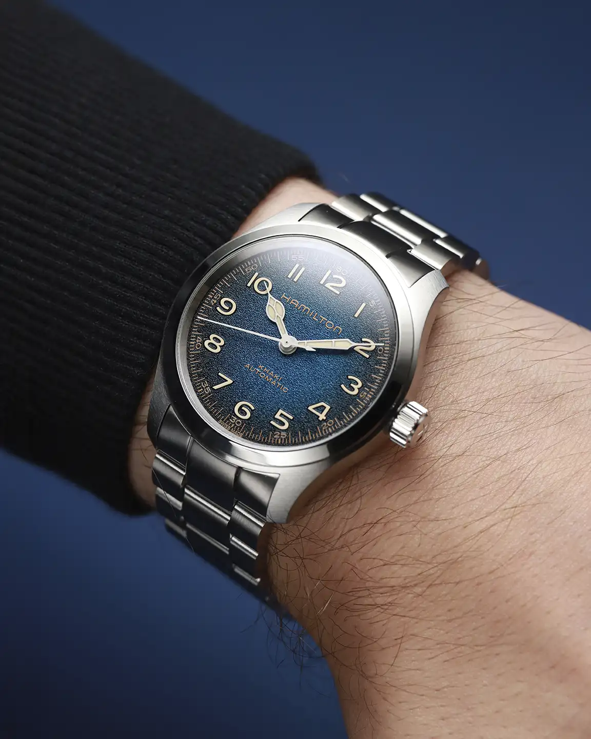 Hamilton Khaki Field Murph 38 (referenssi H70405140) ranteessa.